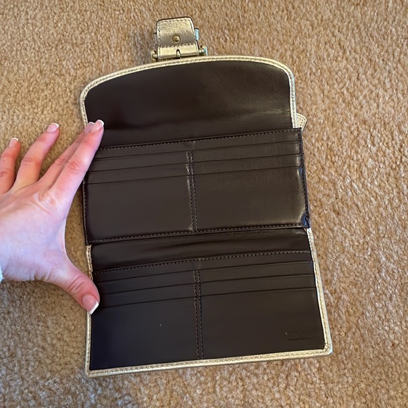 Used Coach wallet - Picture 4 of 4